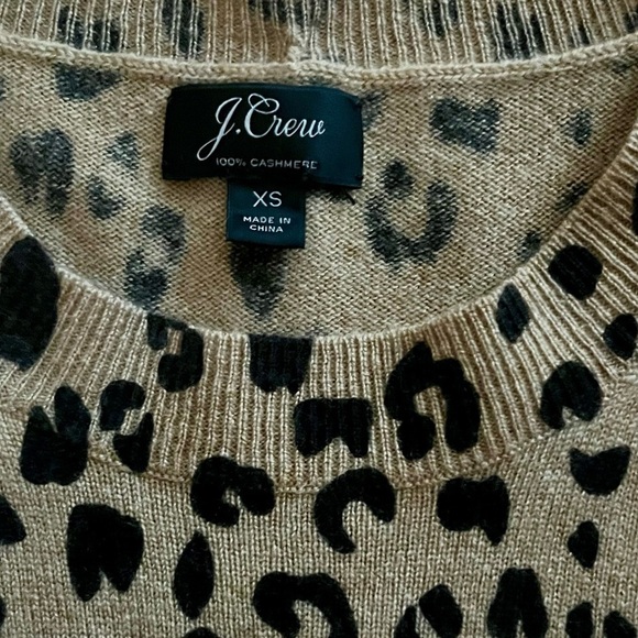 J.Crew 🐆Cashmere Leopard Animal Camel Black Print Crew Neck Lux Sweater XS - Picture 2 of 7